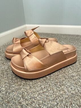 Alexandre Birman rose gold/ champagne metallic bow Platform Sandals - EU37/US7